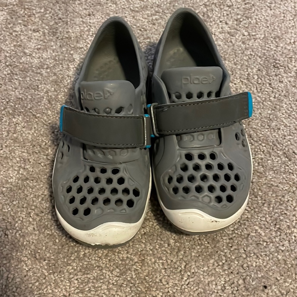 Plae Grey Velcro Shoes.